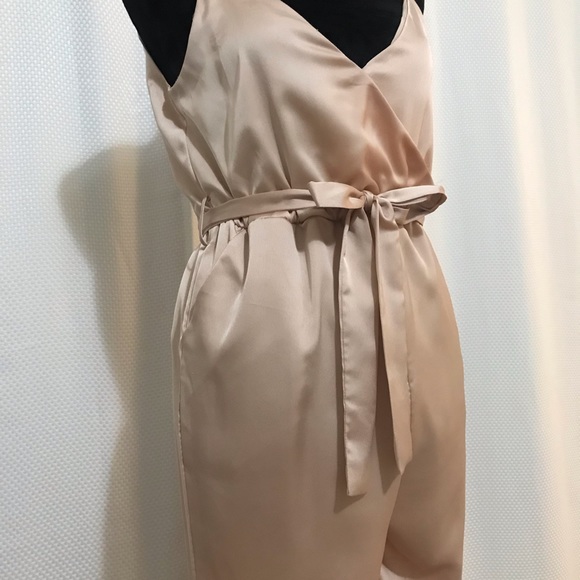 Jumpsuit 💕NWT - Picture 4 of 8